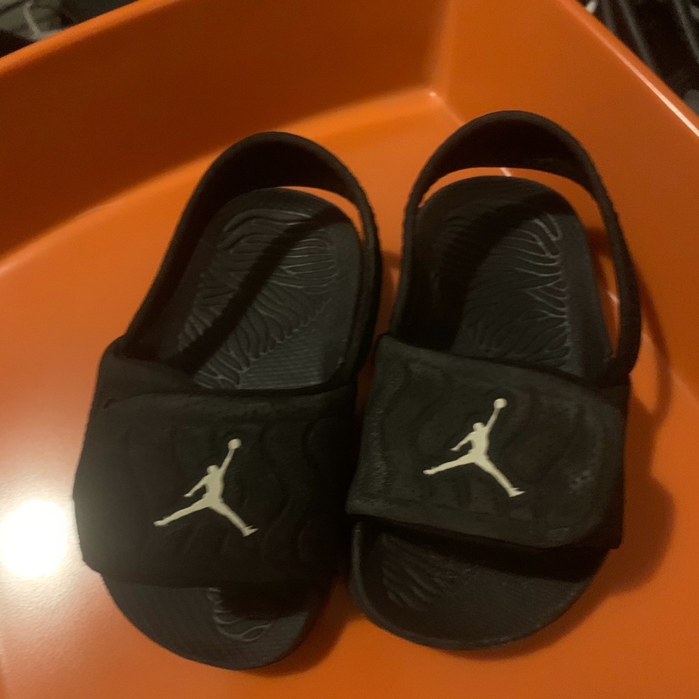 TINY LITTLE AIR JORDAN SANDALS - BALLER BABY SWAG